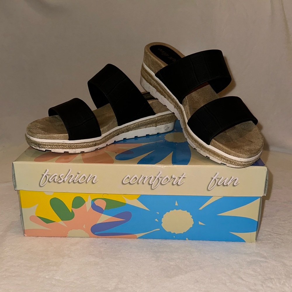 Easy Street Women’s Sandals